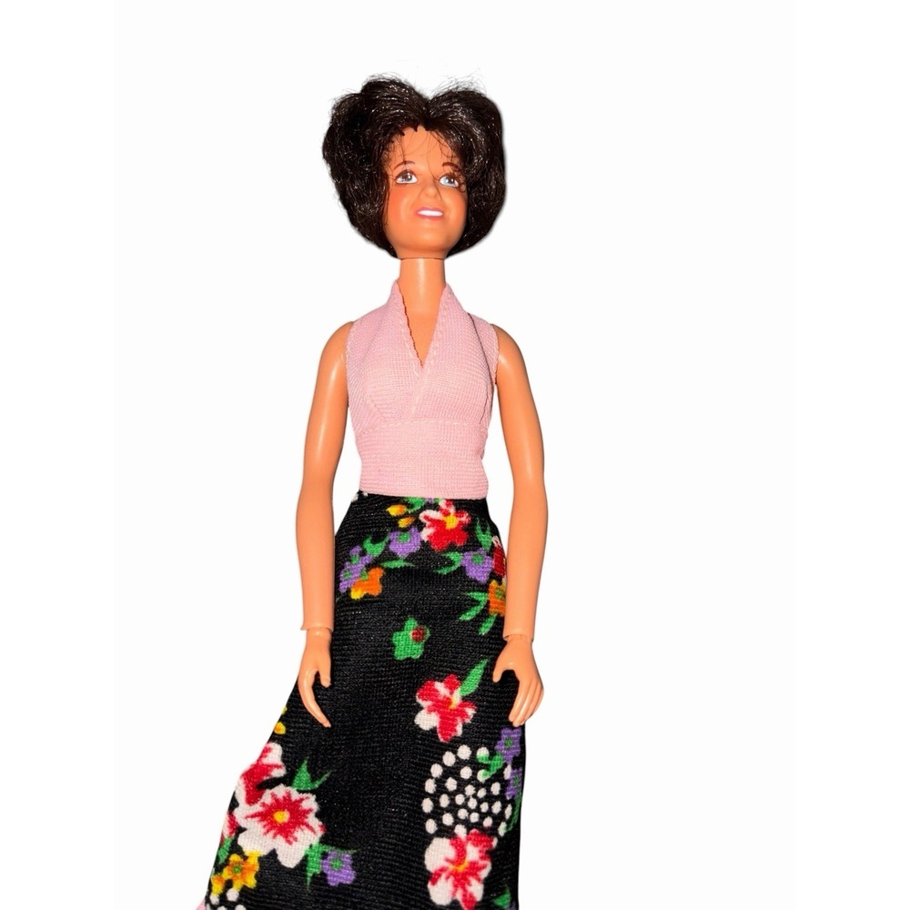 1977 Dorothy Hamil Doll in Floral Dress Brunette IDEAL Smiling Blue eyes‎